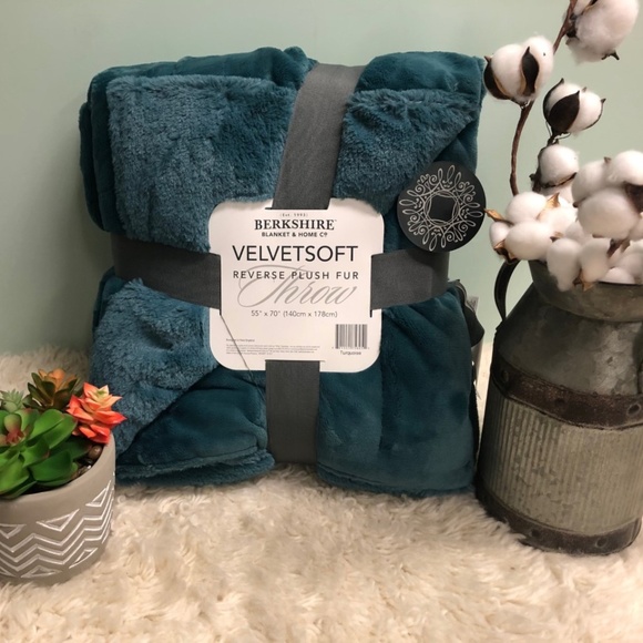 Berkshire | Velvet Soft Throw | Turquoise | 55" x 70" (PM_B12) - Picture 2 of 3